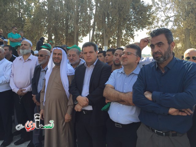 فيديو: مواجهات في باحات الأقصى واجراءات أمنية مكثفة مع وصول الآلاف للمشاركة في يوم النفير